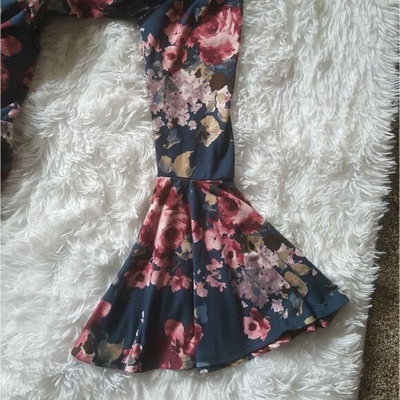 Altar'd State Bell Sleeve Floral Top Size Small - Picture 3 of 6